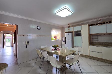 Casa à venda com 212m², 3 quartos e 6 vagasCozinha