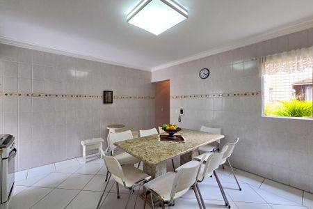 Casa à venda com 212m², 3 quartos e 6 vagasCozinha 