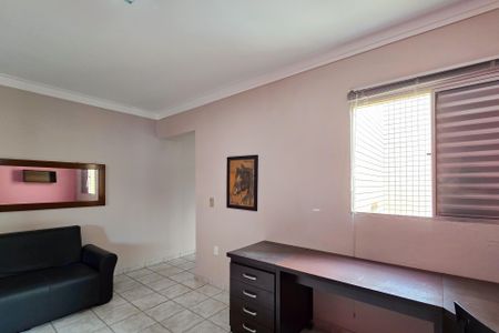 Casa à venda com 212m², 3 quartos e 6 vagasEscritório 