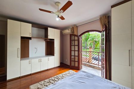 Casa à venda com 212m², 3 quartos e 6 vagasSuíte