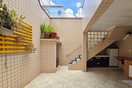 Casa à venda com 212m², 3 quartos e 6 vagasÁrea - Churrasqueira 