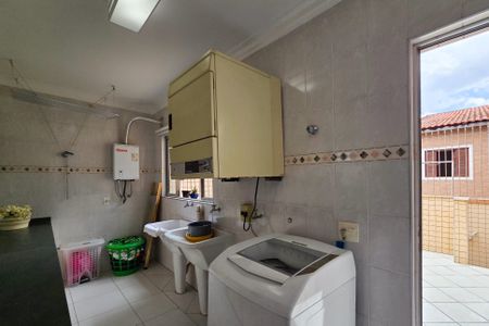 Casa à venda com 212m², 3 quartos e 6 vagasÁrea de Serviço