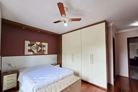 Casa à venda com 212m², 3 quartos e 6 vagasSuíte