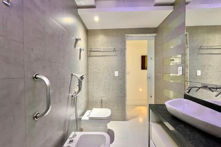 Apartamento para alugar com 153m², 3 quartos e 1 vaga Apartamento para alugar com 153m², 3 quartos e 1 vagaBanheiro social