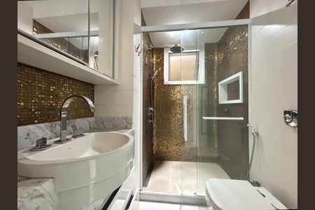 Apartamento para alugar com 153m², 3 quartos e 1 vaga Apartamento para alugar com 153m², 3 quartos e 1 vagaBanheiro da Suíte
