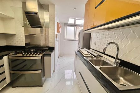 Cozinha de apartamento para alugar com 3 quartos, 153m² em Copacabana, Rio de Janeiro