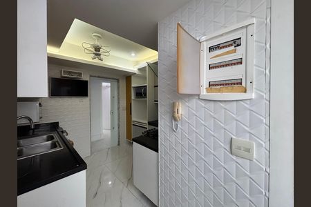 Apartamento para alugar com 153m², 3 quartos e 1 vaga Apartamento para alugar com 153m², 3 quartos e 1 vagaCozinha - painel de luz