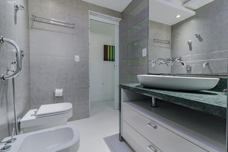 Apartamento para alugar com 153m², 3 quartos e 1 vaga Apartamento para alugar com 153m², 3 quartos e 1 vagaBanheiro Social