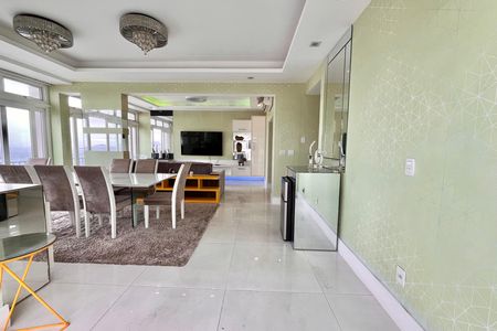 Apartamento para alugar com 153m², 3 quartos e 1 vaga Apartamento para alugar com 153m², 3 quartos e 1 vagaSala