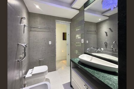 Apartamento para alugar com 153m², 3 quartos e 1 vaga Apartamento para alugar com 153m², 3 quartos e 1 vagaBanheiro social