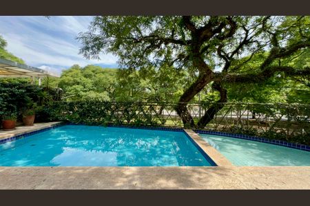 Apartamento à venda com 133m², 3 quartos e 3 vagas Apartamento à venda com 133m², 3 quartos e 3 vagasPiscina