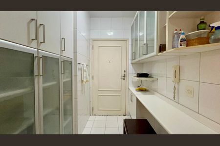 Apartamento à venda com 133m², 3 quartos e 3 vagas Apartamento à venda com 133m², 3 quartos e 3 vagasCozinha