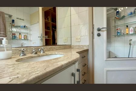 Apartamento à venda com 133m², 3 quartos e 3 vagas Apartamento à venda com 133m², 3 quartos e 3 vagasBanheiro da Suíte