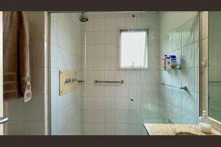 Apartamento à venda com 133m², 3 quartos e 3 vagas Apartamento à venda com 133m², 3 quartos e 3 vagasBanheiro da Suíte