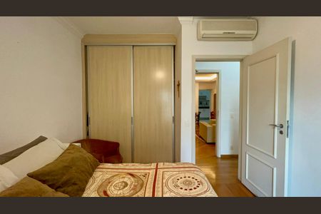 Apartamento à venda com 133m², 3 quartos e 3 vagas Apartamento à venda com 133m², 3 quartos e 3 vagasSuite