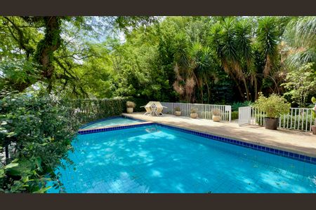 Apartamento à venda com 133m², 3 quartos e 3 vagas Apartamento à venda com 133m², 3 quartos e 3 vagasPiscina