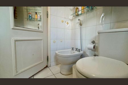 Apartamento à venda com 133m², 3 quartos e 3 vagas Apartamento à venda com 133m², 3 quartos e 3 vagasBanheiro da Suíte