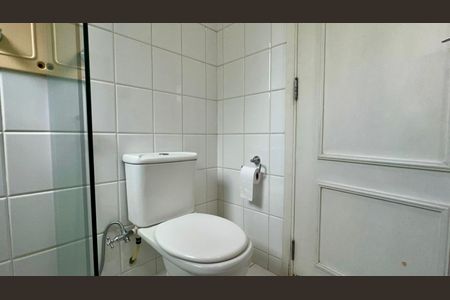 Apartamento à venda com 133m², 3 quartos e 3 vagas Apartamento à venda com 133m², 3 quartos e 3 vagasBanheiro