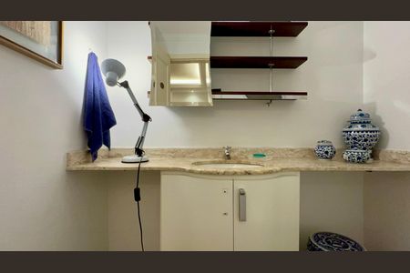 Apartamento à venda com 133m², 3 quartos e 3 vagas Apartamento à venda com 133m², 3 quartos e 3 vagasLavabo