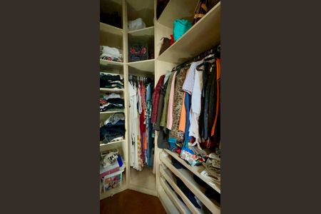 Apartamento à venda com 133m², 3 quartos e 3 vagas Apartamento à venda com 133m², 3 quartos e 3 vagasCloset da suíte