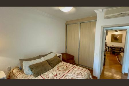 Apartamento à venda com 133m², 3 quartos e 3 vagas Apartamento à venda com 133m², 3 quartos e 3 vagasSuite