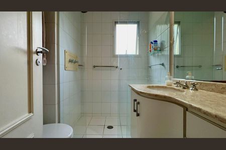 Apartamento à venda com 133m², 3 quartos e 3 vagas Apartamento à venda com 133m², 3 quartos e 3 vagasBanheiro da Suíte