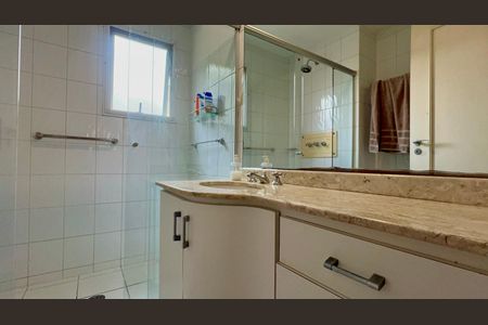 Apartamento à venda com 133m², 3 quartos e 3 vagas Apartamento à venda com 133m², 3 quartos e 3 vagasBanheiro da Suíte