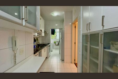 Apartamento à venda com 133m², 3 quartos e 3 vagas Apartamento à venda com 133m², 3 quartos e 3 vagasCozinha