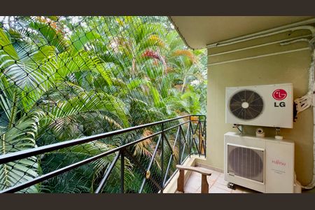 Apartamento à venda com 133m², 3 quartos e 3 vagas Apartamento à venda com 133m², 3 quartos e 3 vagasVaranda