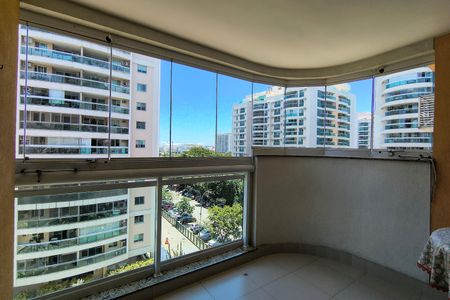 Apartamento à venda com 102m², 3 quartos e 1 vagaVaranda