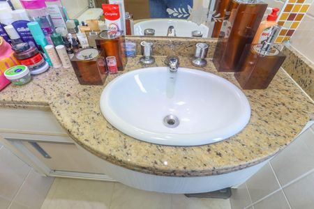 Apartamento à venda com 70m², 3 quartos e 2 vagasBanheiro da suíte 