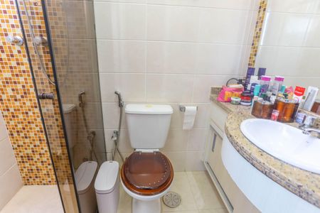 Apartamento à venda com 70m², 3 quartos e 2 vagasBanheiro da suíte 