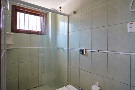 Banheiro suíte  de apartamento para alugar com 3 quartos, 85m² em Parque Santa Fé, Porto Alegre