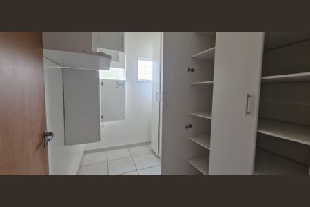 Casa de condomínio à venda com 540m², 5 quartos e 6 vagasDispensa 2