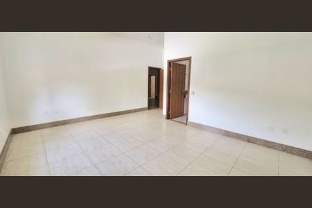 Casa de condomínio à venda com 540m², 5 quartos e 6 vagasSuíte 4