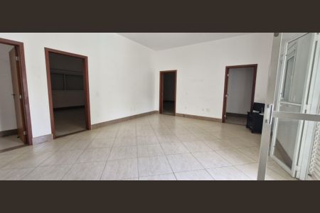 Casa de condomínio à venda com 540m², 5 quartos e 6 vagasSala de tv 