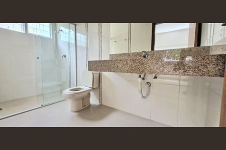 Casa de condomínio à venda com 540m², 5 quartos e 6 vagasBanheiro da Suíte 3