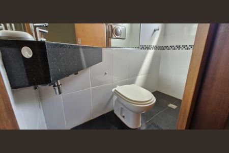 Casa de condomínio à venda com 540m², 5 quartos e 6 vagasBanheiro social 2