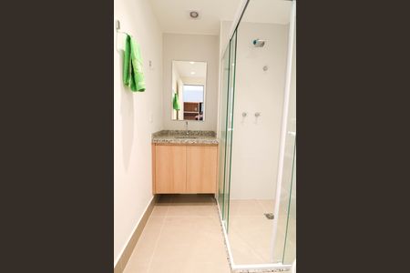 Banheiro de kitnet/studio para alugar com 1 quarto, 24m² em Vila Cordeiro, São Paulo