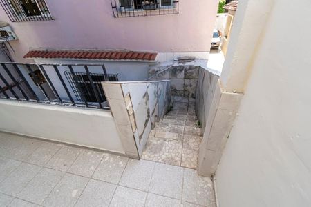 Apartamento à venda com 114m², 2 quartos e sem vagaVaranda da Entrada - Escada de acesso