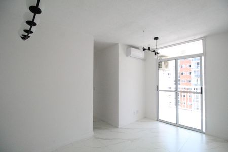 Sala de apartamento à venda com 2 quartos, 53m² em Anil, Rio de Janeiro