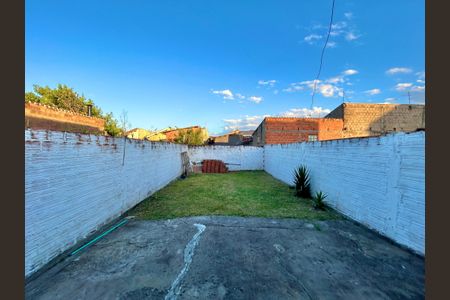 Casa à venda com 60m², 2 quartos e 2 vagasPátio