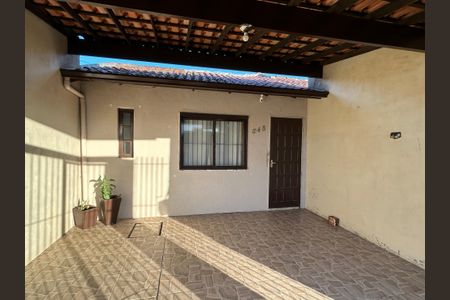 Casa à venda com 60m², 2 quartos e 2 vagasFachada