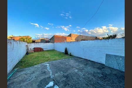 Casa à venda com 60m², 2 quartos e 2 vagasPátio