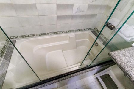 Apartamento à venda com 290m², 4 quartos e 5 vagasBanheiro da Suíte 1 - Banheira