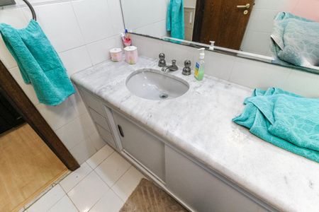 Apartamento à venda com 290m², 4 quartos e 5 vagasBanheiro da Suíte 2