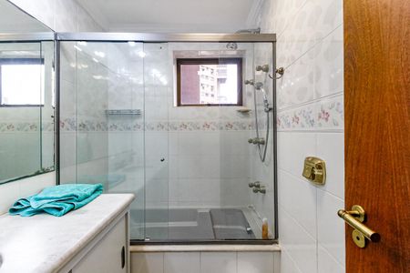 Apartamento à venda com 290m², 4 quartos e 5 vagasBanheiro da Suíte 2