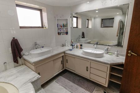 Apartamento à venda com 290m², 4 quartos e 5 vagasBanheiro da Suíte 4