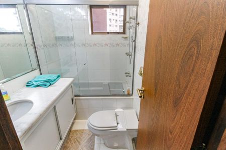 Apartamento à venda com 290m², 4 quartos e 5 vagasBanheiro da Suíte 2