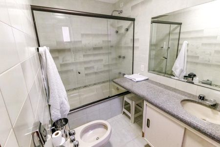 Apartamento à venda com 290m², 4 quartos e 5 vagasBanheiro da Suíte 1
